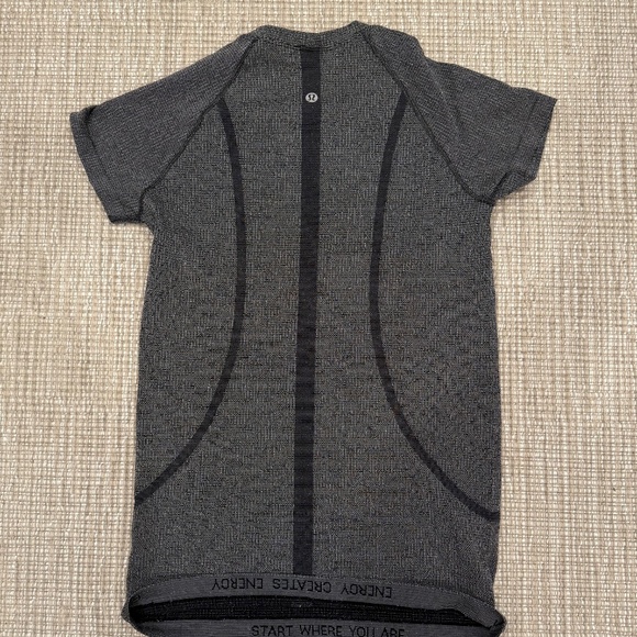 Swiftly Tech Short-Sleeve Shirt 2.0 Hip Length - Picture 2 of 6